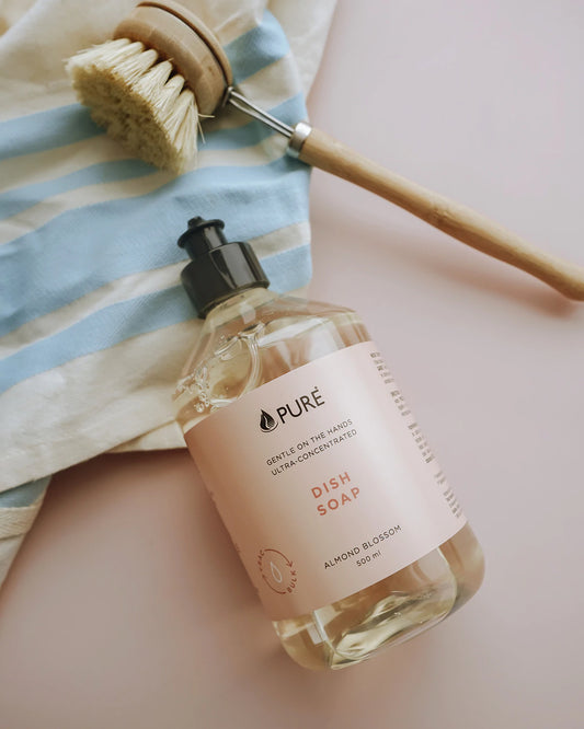 Liquide vaisselle et mains fleur d'amandier de Pure