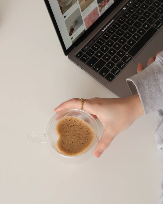 Tasse en verre en forme de cœur de Moi D'abord