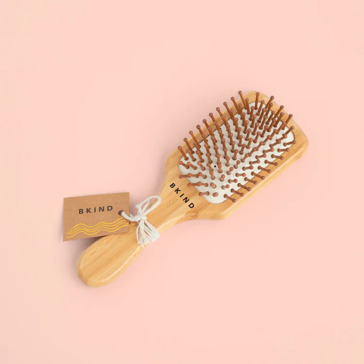 Petite brosse à cheveux en bambou de BKIND